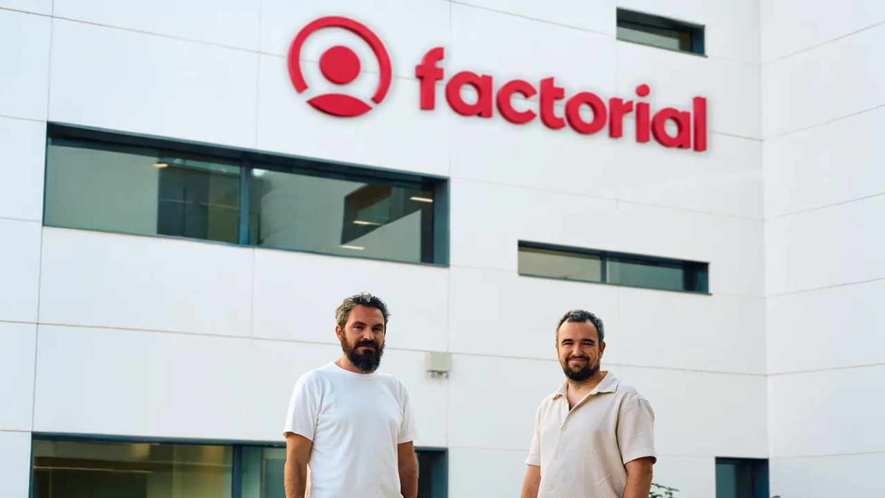 Jordi Romero and Bernat Farrero in front of Factorial's new offices